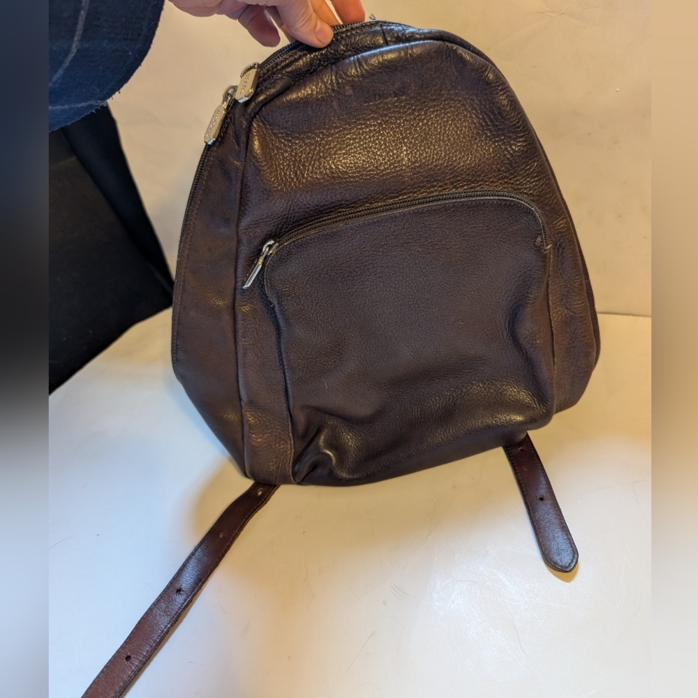 Roots vintage Brown Leather Backpack in VGUC